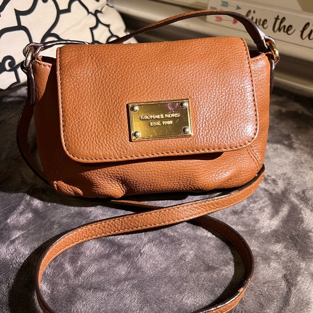 Michael Kors Brown Leather Crossbody, good condition, inside clean